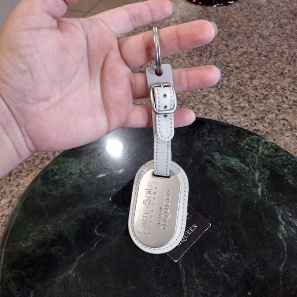 NWT alexander McQueen leather chrome luggage tag/purse tag!   keychain! - Picture 1 of 5
